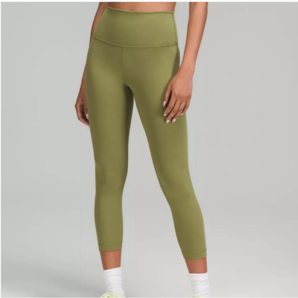 Lululemon Wunder Train High-Rise Crop 23"
Bronze Green Size 4